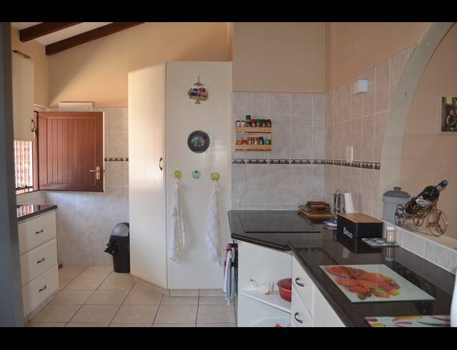 3 BEDROOM TOWNHOUSE FOR SALE IN SCOTTBURGH CENTRAL